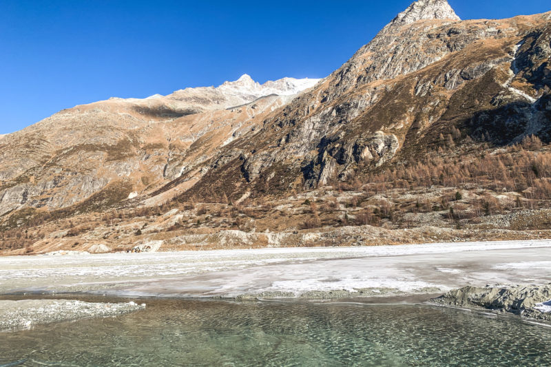 Mont Miné Glacier: Autumn walk in a lunar scenery